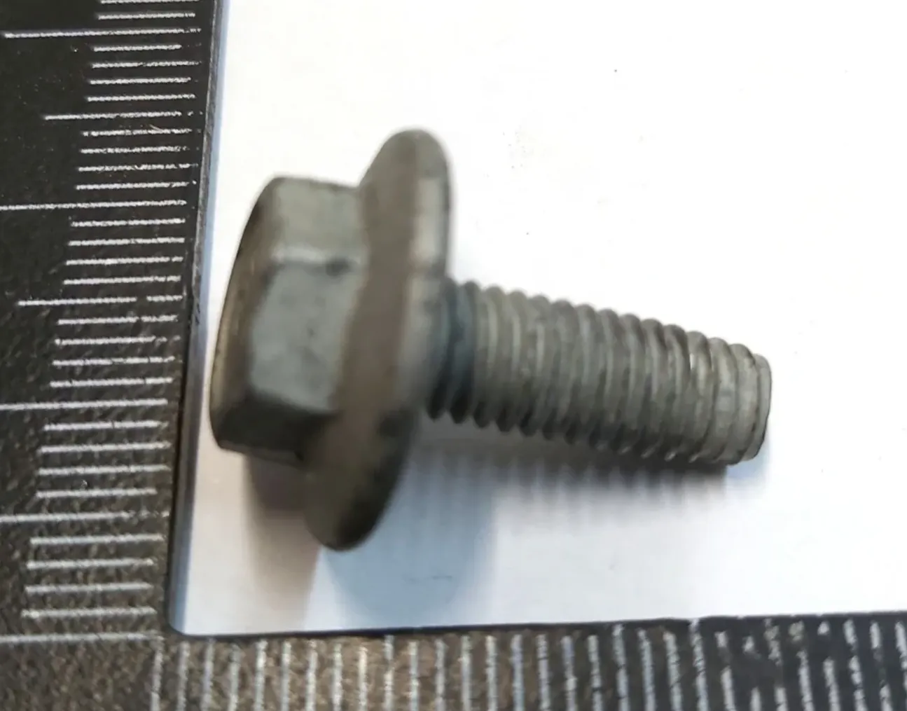 1008727-00-A Болт M6×1.0×16 мм без покриття із фіксувальним покриттям різьби BOLT