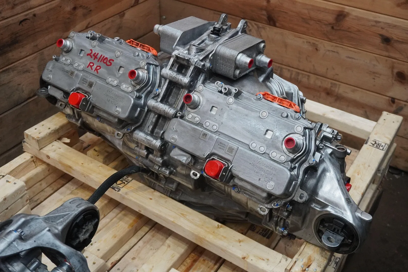 1940000-TX-E Задній привідний блок – конфігурація з трьома моторами REAR DRIVE UNIT – TRI MOTOR CONFIGURATION