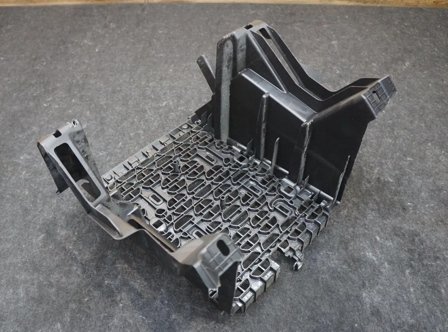 1876562-00-E Верхній кронштейн центральної підлоги CENTER FLOOR UPPER BRACKET