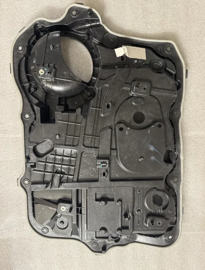 1873116-00-C Закриваюча (завершальна) панель передня ліва CLOSEOUT PANEL – FRONT – LEFT HAND