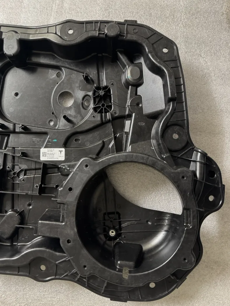 1873116-00-C Закриваюча (завершальна) панель передня ліва CLOSEOUT PANEL – FRONT – LEFT HAND