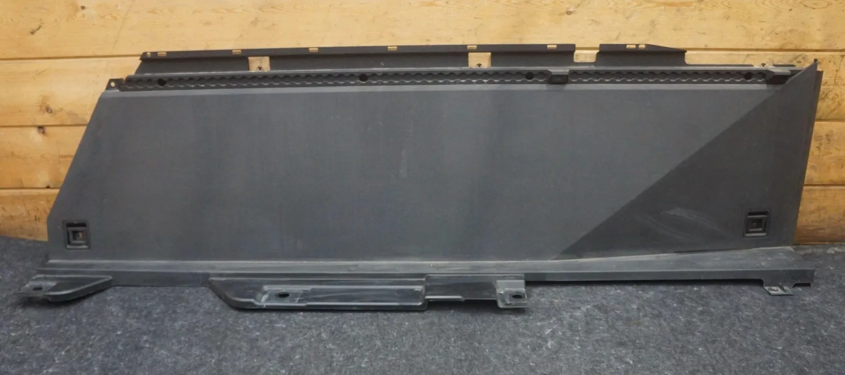 1817885-00-F Нижня бокова стінка вантажної платформи — права сторона LOWER BED SIDE WALL – RIGHT HAND