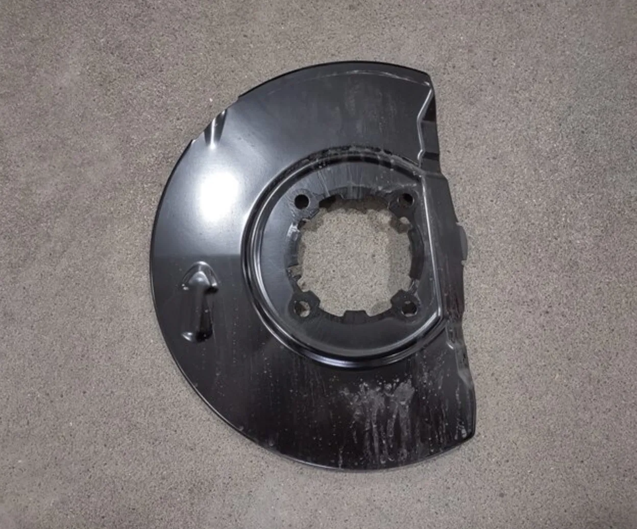 1250651-00-C Передній гальмівний щиток – ліва сторона FRONT BRAKE SHIELD – LEFT HAND