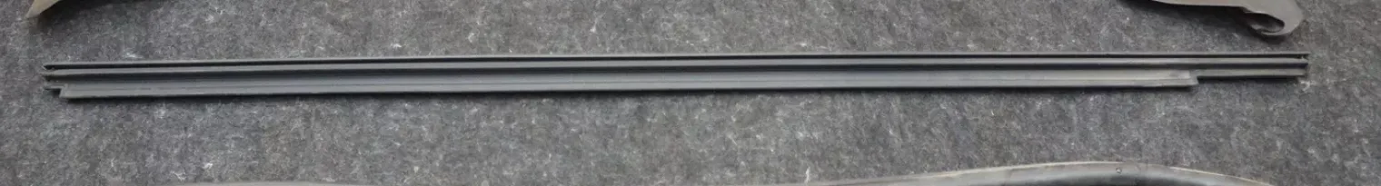 1811226-00-G Ущільнювач переднього краю лобового скла WINDSHIELD FRONT EDGE SEAL