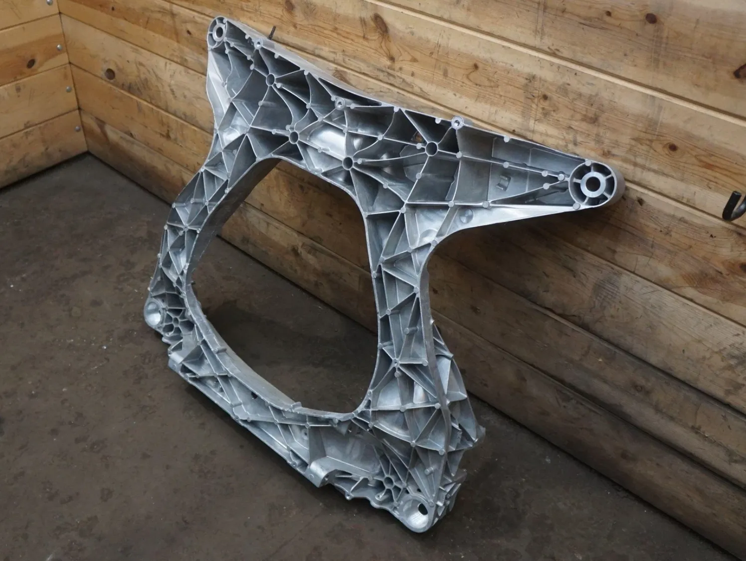 1250561-00-A Задній підрамник – тримоторна версія REAR SUBFRAME – TRIMOTOR