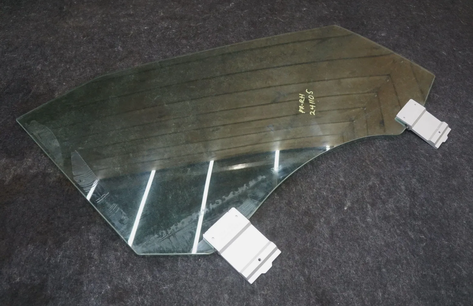 1805869-00-F Рухоме бокове скло передніх дверей праве MOVING SIDE GLASS – FRONT – RIGHT HAND