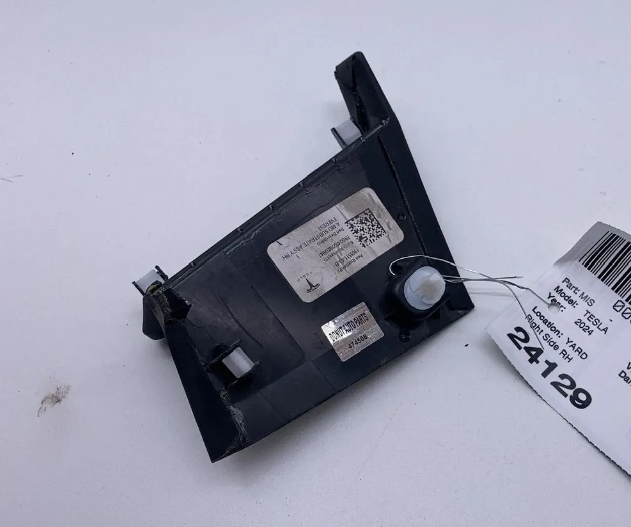 1905511-60-B Оздоблення середньої частини передньої правої стійки (A-подібної) A-PILLAR MIDDLE TRIM RIGHT