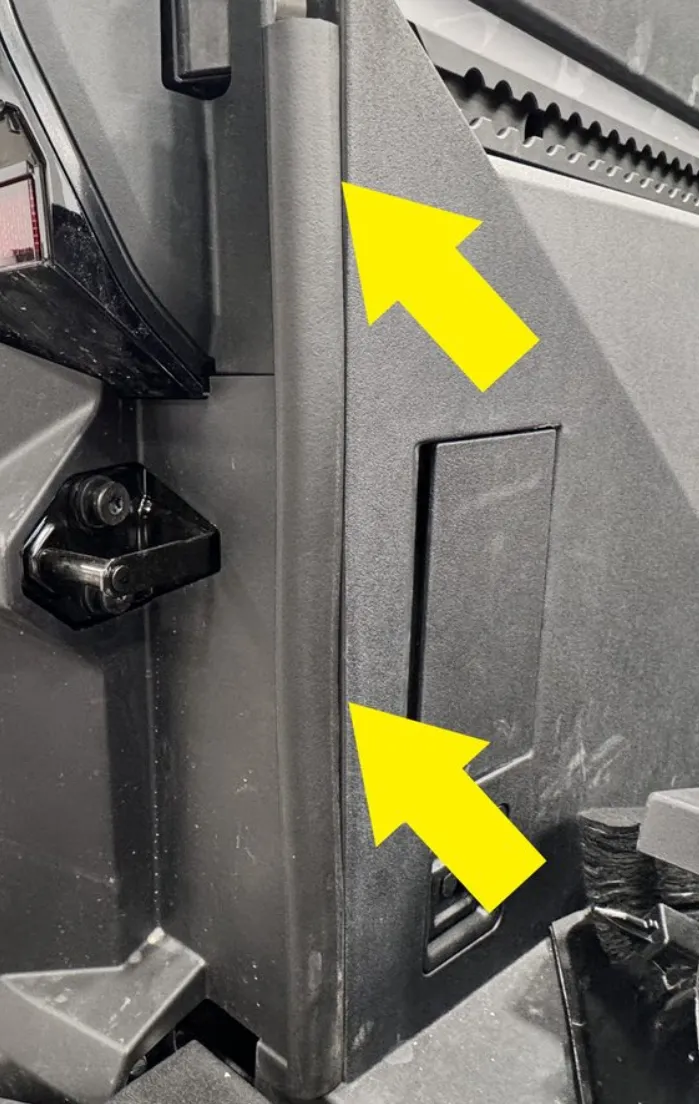 1808601-00-A Лівий ущільнювач задньої кришки багажника TAILGATE SEAL – LEFT HAND