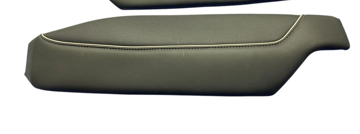 1819900-01-B Бічна підтримка сидіння другого ряду — права сторона 2ND ROW SEAT SIDE BOLSTER – RIGHT HAND