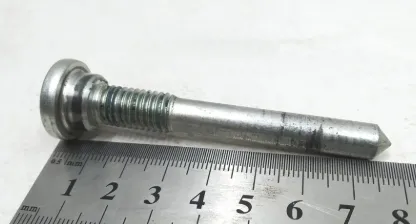 1109796-00-C Болт з плоскою головкою (FL) форма шайби S розміром 14×7 мм метричний різьблення М10 довжина 15 мм клас міцності 10.9 цинкове покриття (ZN) тип покриття PIL з клеєм (ADH) BOLT