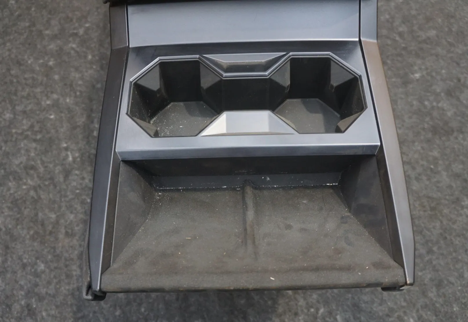 1899175-00-E Верхній декоративний вузол (збірка) TOP DECOR ASSEMBLY