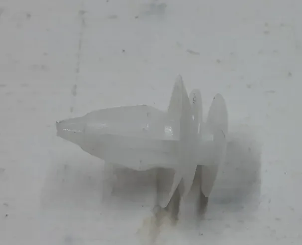 1016078-00-B Кріпильний кліп для обшивки для панелі товщиною 1.7–3 мм з отвором 7 мм TRIM CLIP