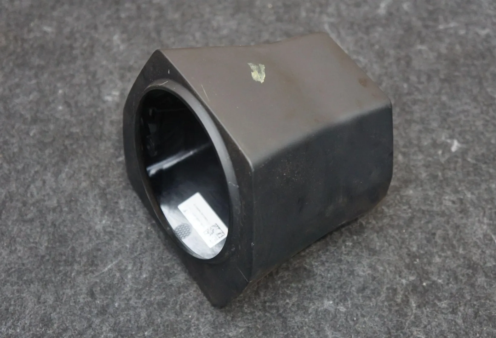 1813019-00-F Нижній кожух панелі приладів — рульова колонка SHROUD LOWER INSTRUMENT PANEL – STEERING COLUMN
