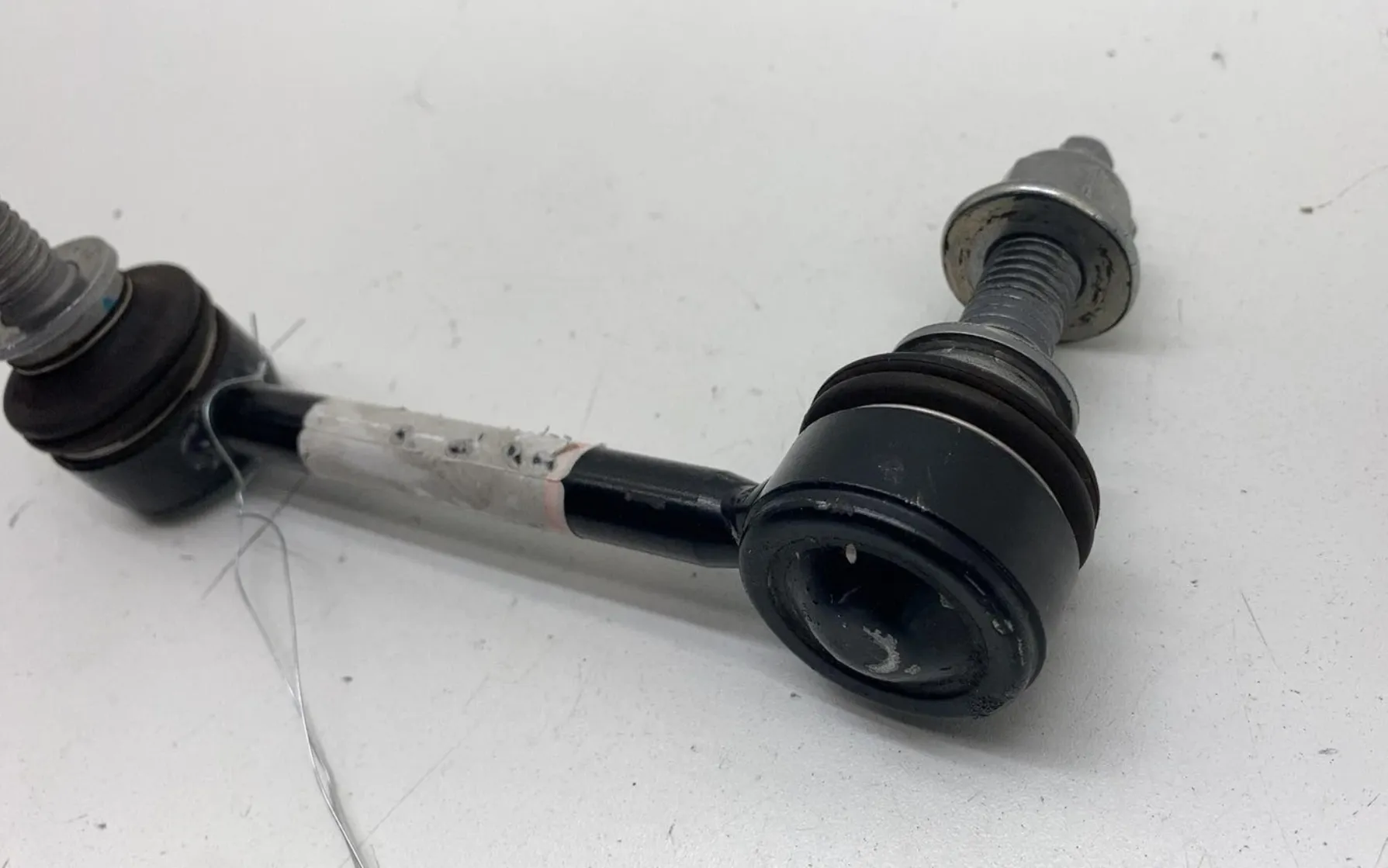 1250391-00-B Стійка переднього стабілізатора в зборі — ліва сторона FRONT STABILIZER BAR LINK ASSEMBLY – LEFT HAND