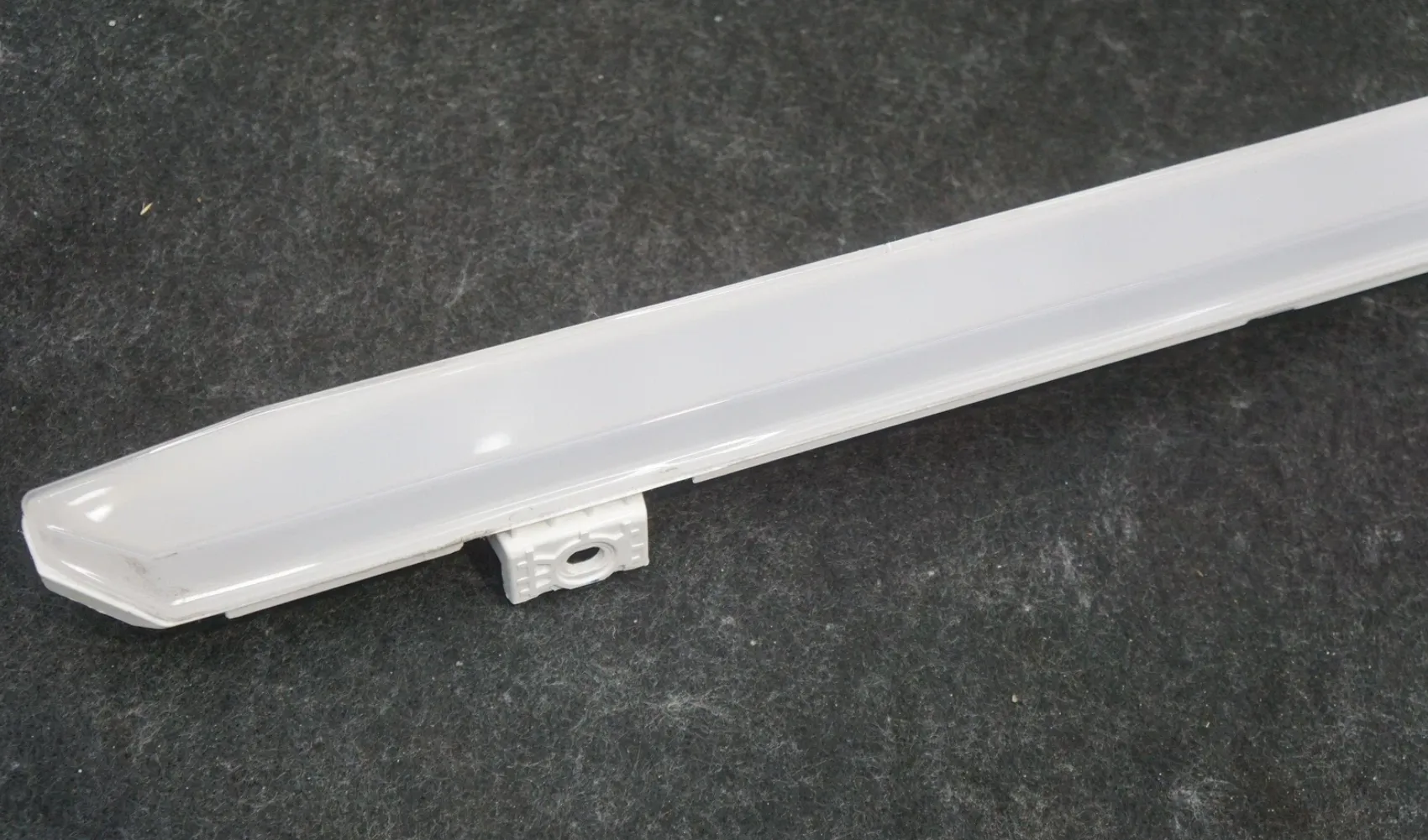 1806766-00-F Підсвітка вантажної платформи – ліва сторона BED LIGHT – LEFT HAND
