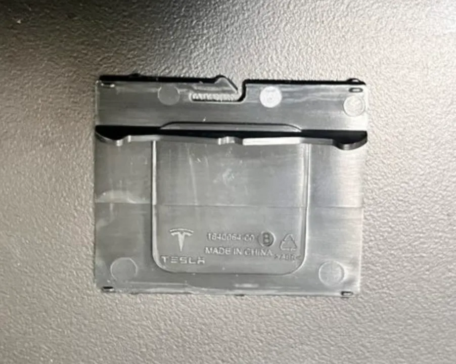 1840064-00-C Кришка обшивки плечового поясу сидіння другого ряду 2ND ROW SEAT SHOULDER COVER CAP