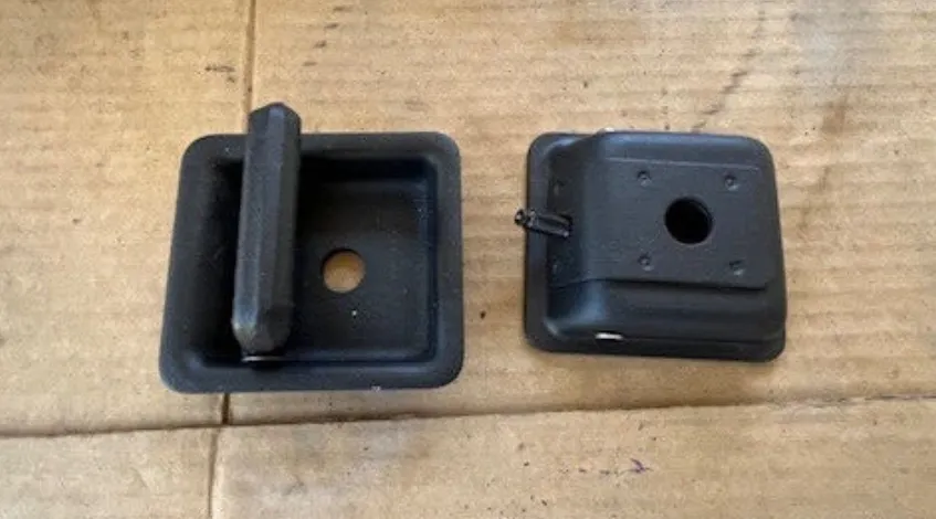 1878868-00-E Збірка кованого кріплення для фіксації вантажу у кузові FORGED BED TIEDOWN ASSEMBLY