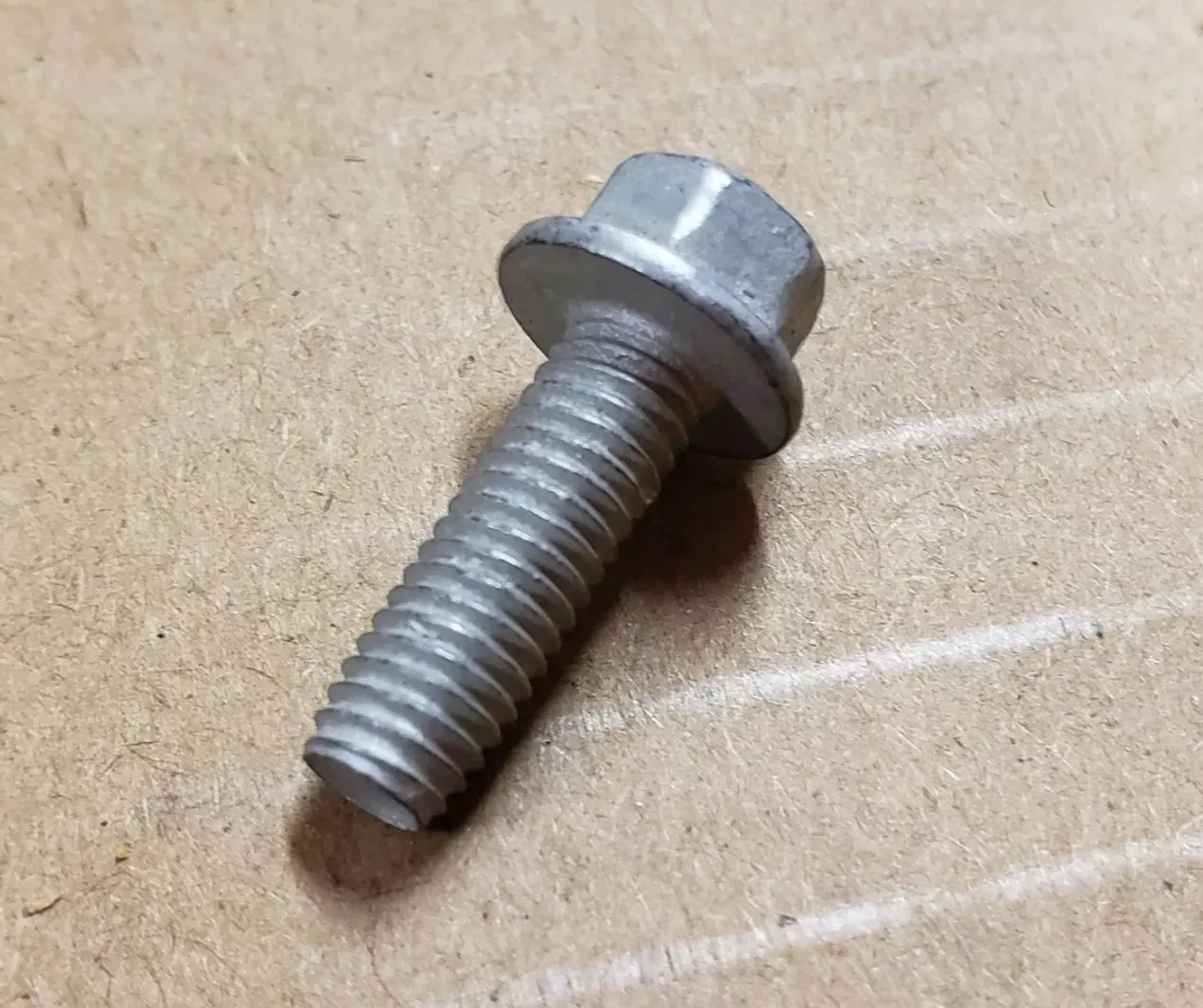 1476754-00-A Болт М5-08Х15 BOLT