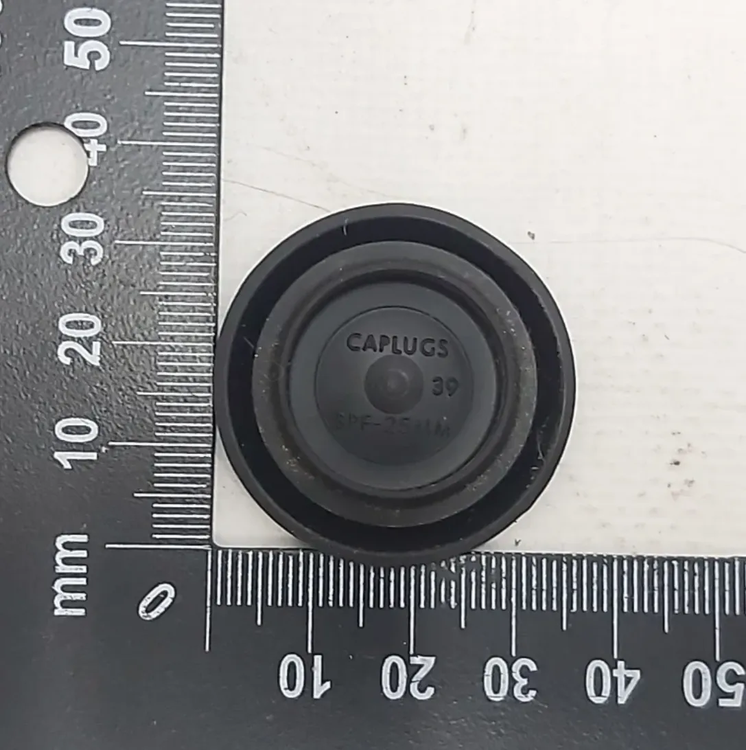 1447449-00-A Утоплена заглушка 25 мм TPV чорна PLUG