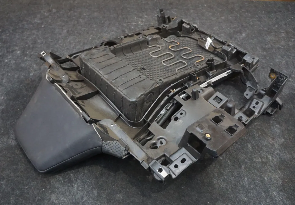 4098874-T1-A Збірка спинки сидіння другого ряду — ліва сторона SECOND ROW SEAT BACK ASSEMBLY – LEFT HAND