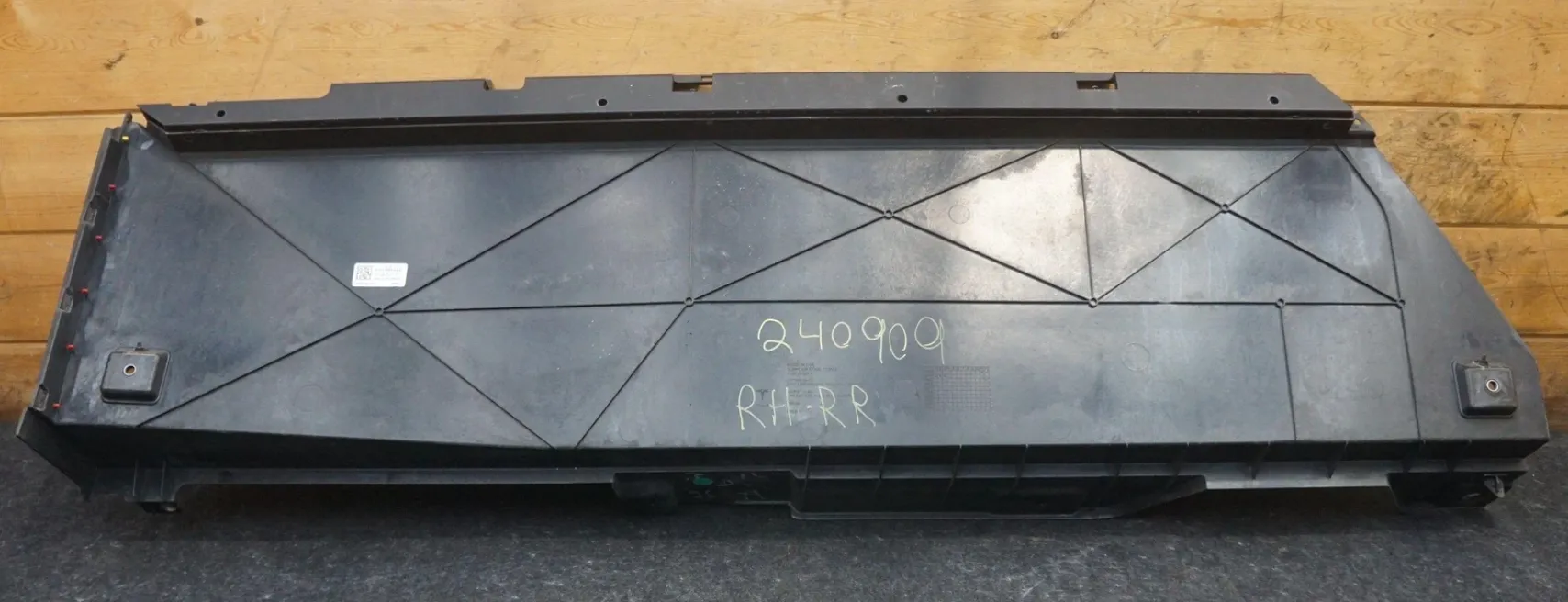 1817885-00-F Нижня бокова стінка вантажної платформи — права сторона LOWER BED SIDE WALL – RIGHT HAND