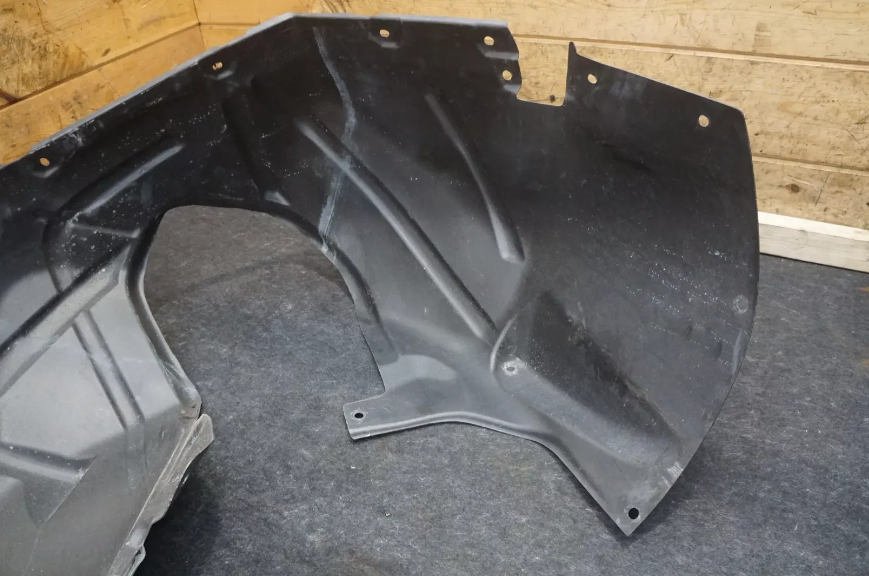 1800672-00-E Передній підкрилок правого колеса FRONT WHEEL LINER – RIGHT HAND