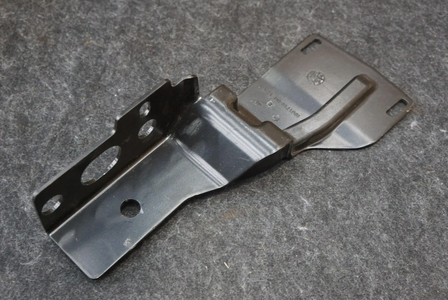 1901719-00-F Правий кронштейн підсвітки підніжки LAMP STEP BRACKET – RIGHT HAND