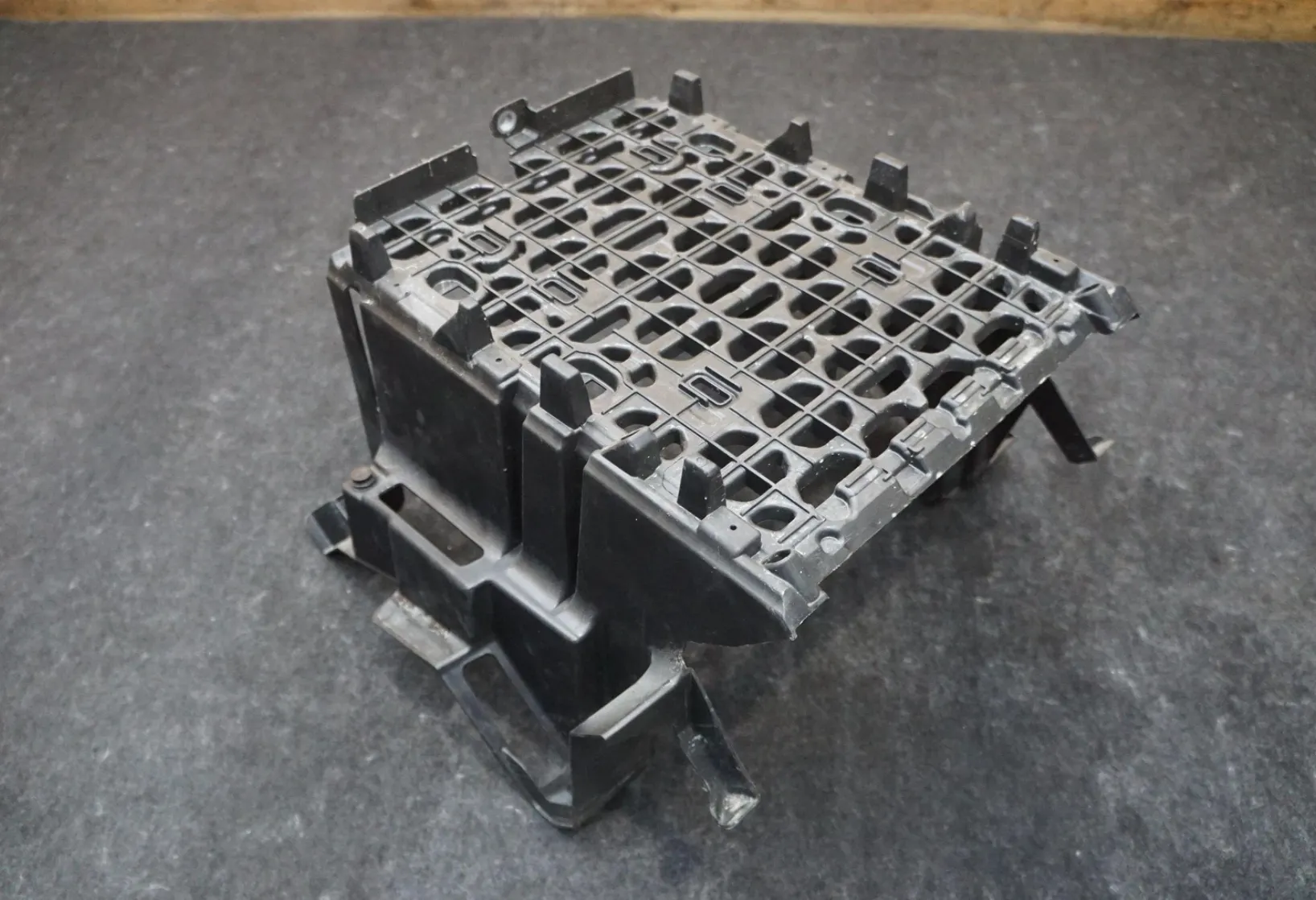 1876562-00-E Верхній кронштейн центральної підлоги CENTER FLOOR UPPER BRACKET