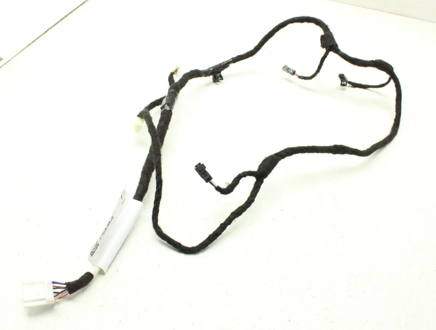 1682255-01-F Жгут обшивки правої стійки A HARNESS-RIGHT A-TRIM