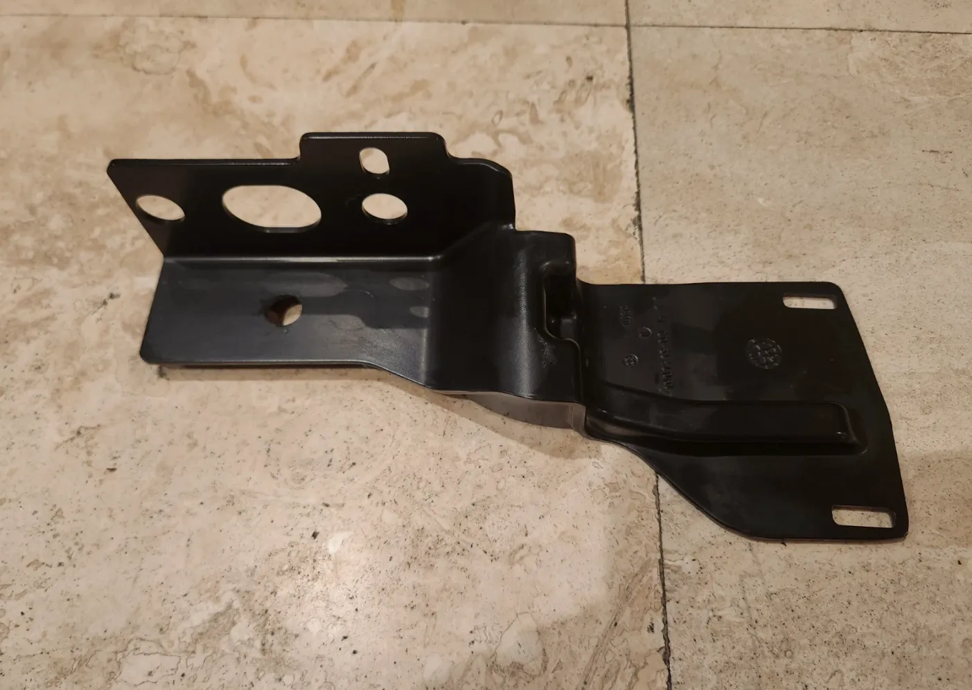 1901719-00-F Правий кронштейн підсвітки підніжки LAMP STEP BRACKET – RIGHT HAND