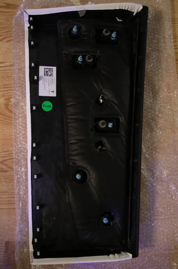 1820495-05-E Поясний молдинг — білий — задній права сторона BELTLINE ASSEMBLY – WHITE – REAR RIGHT HAND