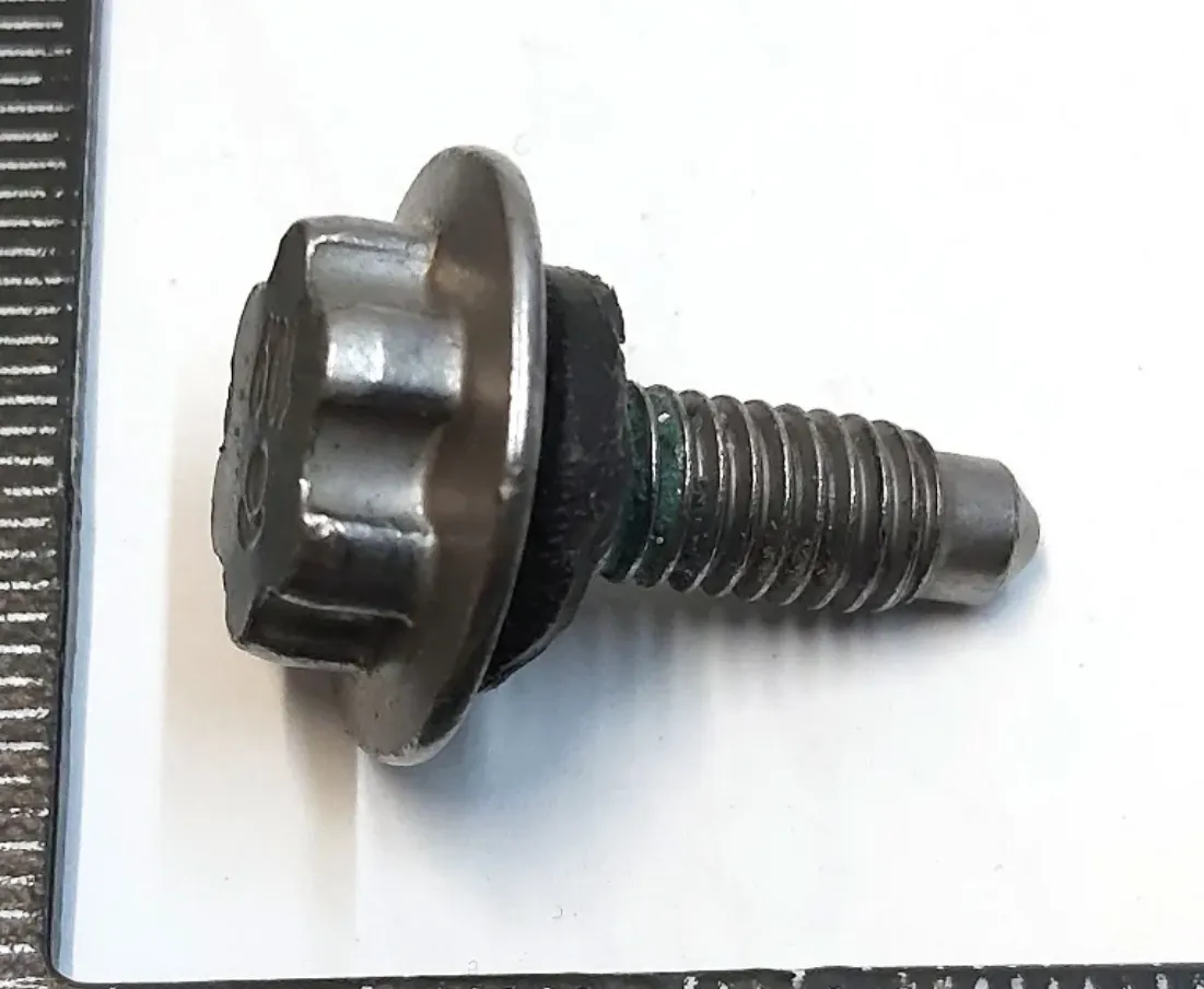 1454541-00-A Болт M6 з кроком різьби 1.0 мм довжиною 21 мм BOLT