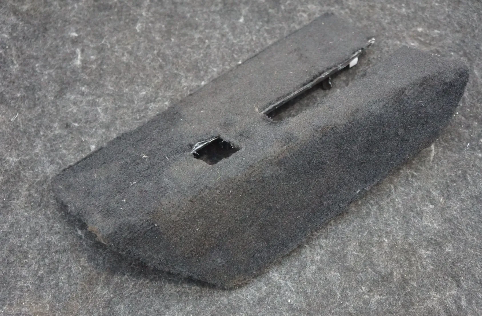 1877853-77-D Облицювання зі сторони педалей PEDAL-SIDE TRIM