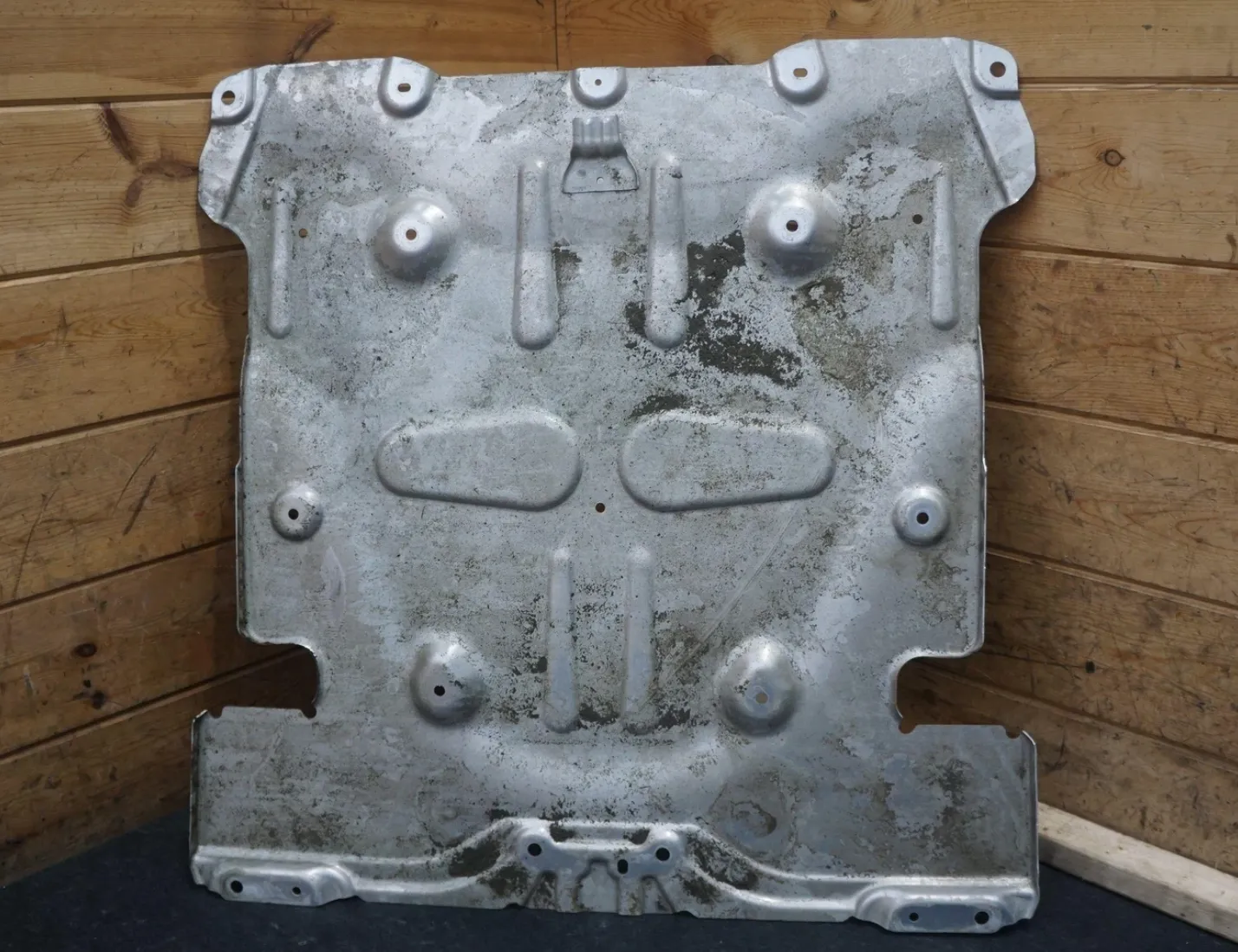 1939643-00-B Передній аеродинамічний щит — штампована деталь FRONT AERO SHIELD – STAMPING