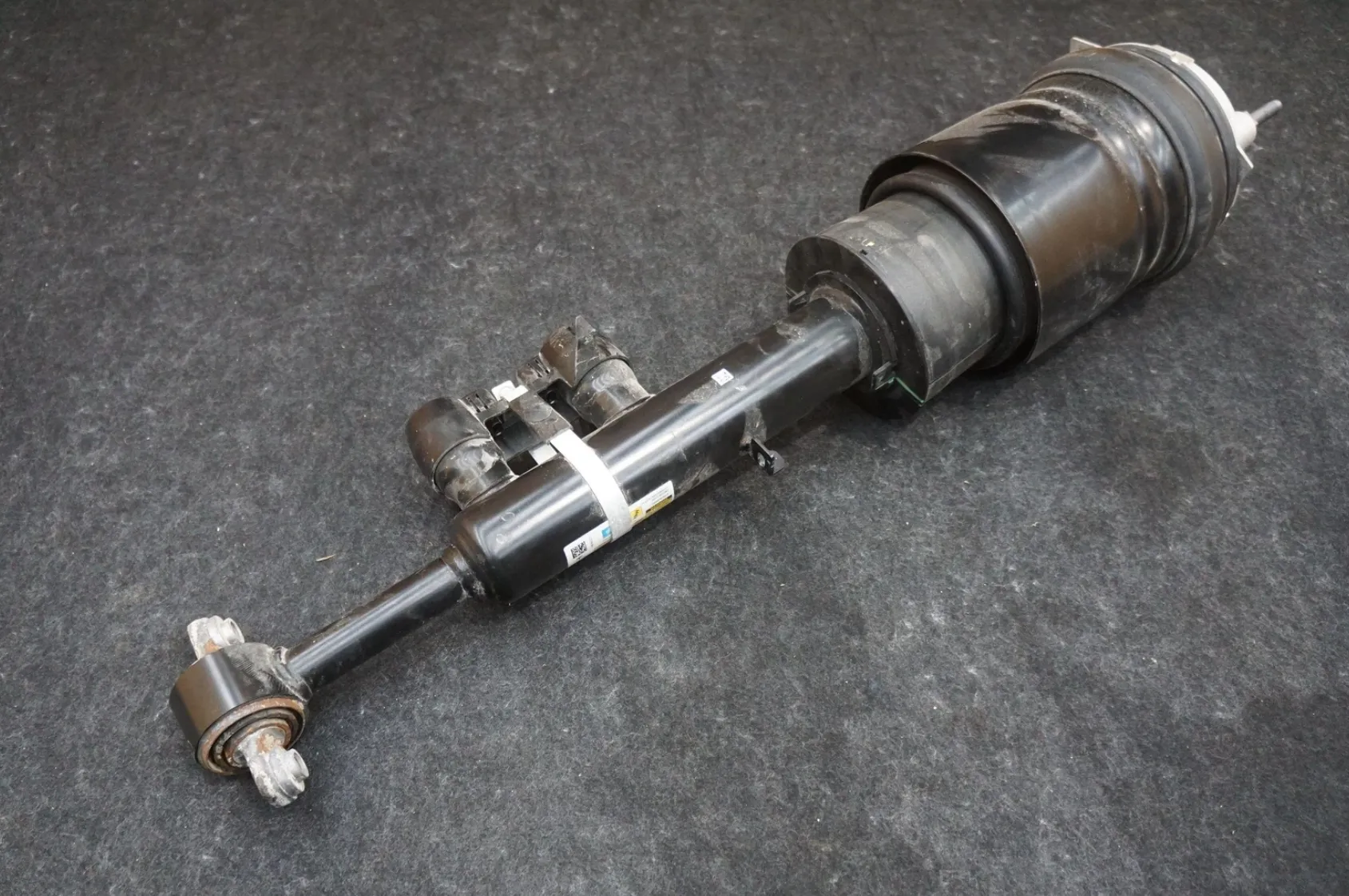 1250366-00-E Передній модуль пневматичної пружини — права сторона FRONT AIR SPRING MODULE – RIGHT HAND