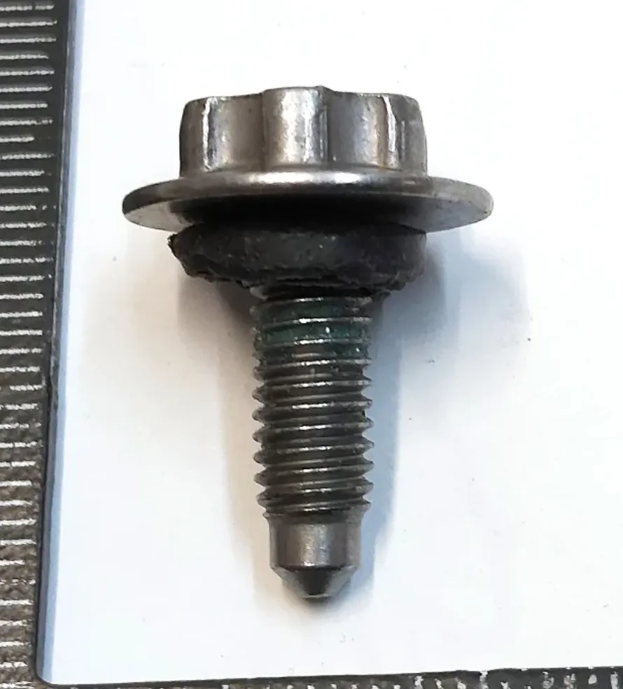 1454541-00-A Болт M6 з кроком різьби 1.0 мм довжиною 21 мм BOLT
