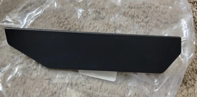 1848580-00-D Правий закривальний елемент CLOSEOUT – RIGHT HAND