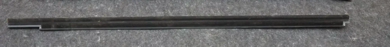 1811226-00-G Ущільнювач переднього краю лобового скла WINDSHIELD FRONT EDGE SEAL