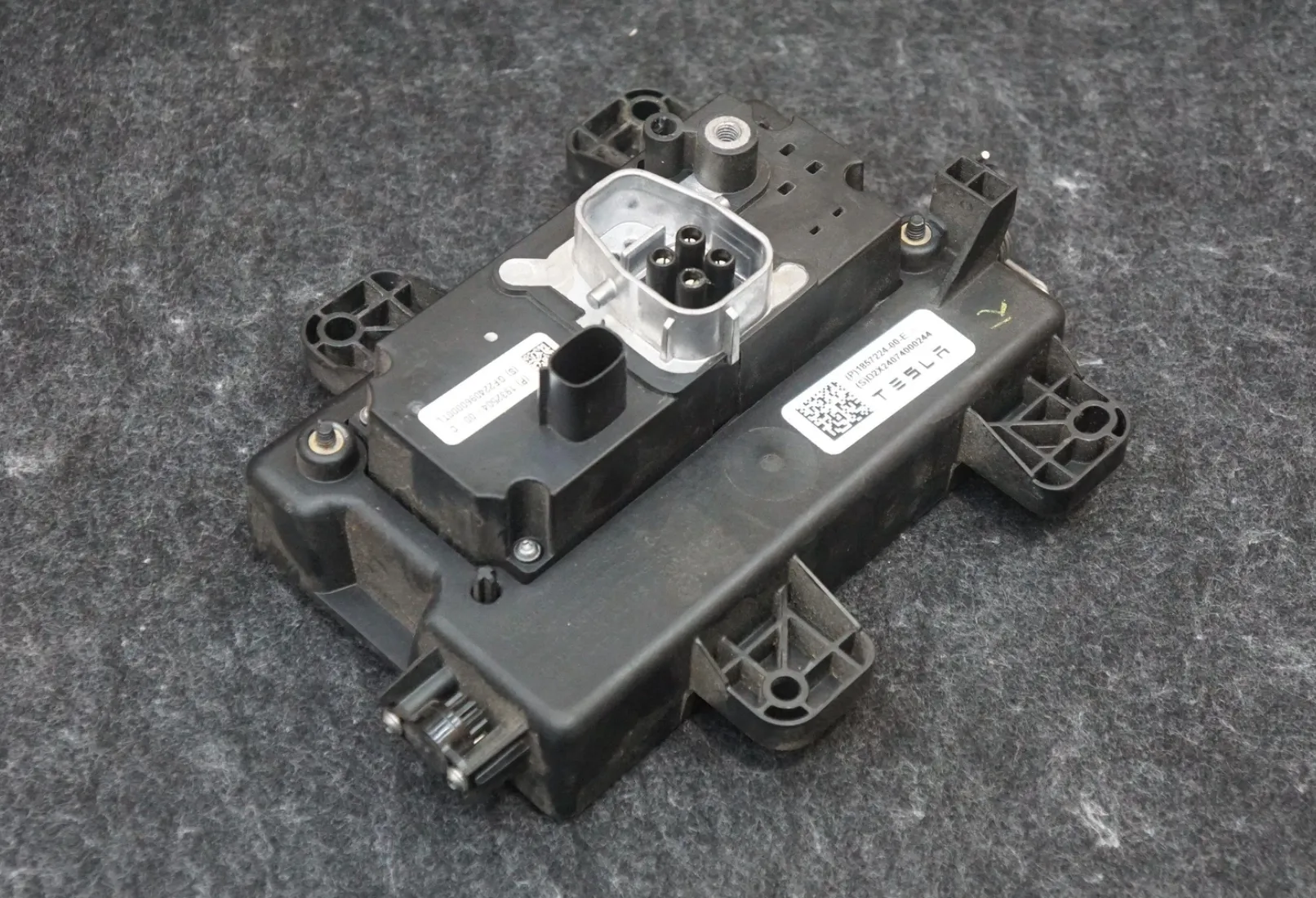 1857224-00-G Збірка вихідної дверки вантажного відсіку BED OUTLET DOOR ASSEMBLY