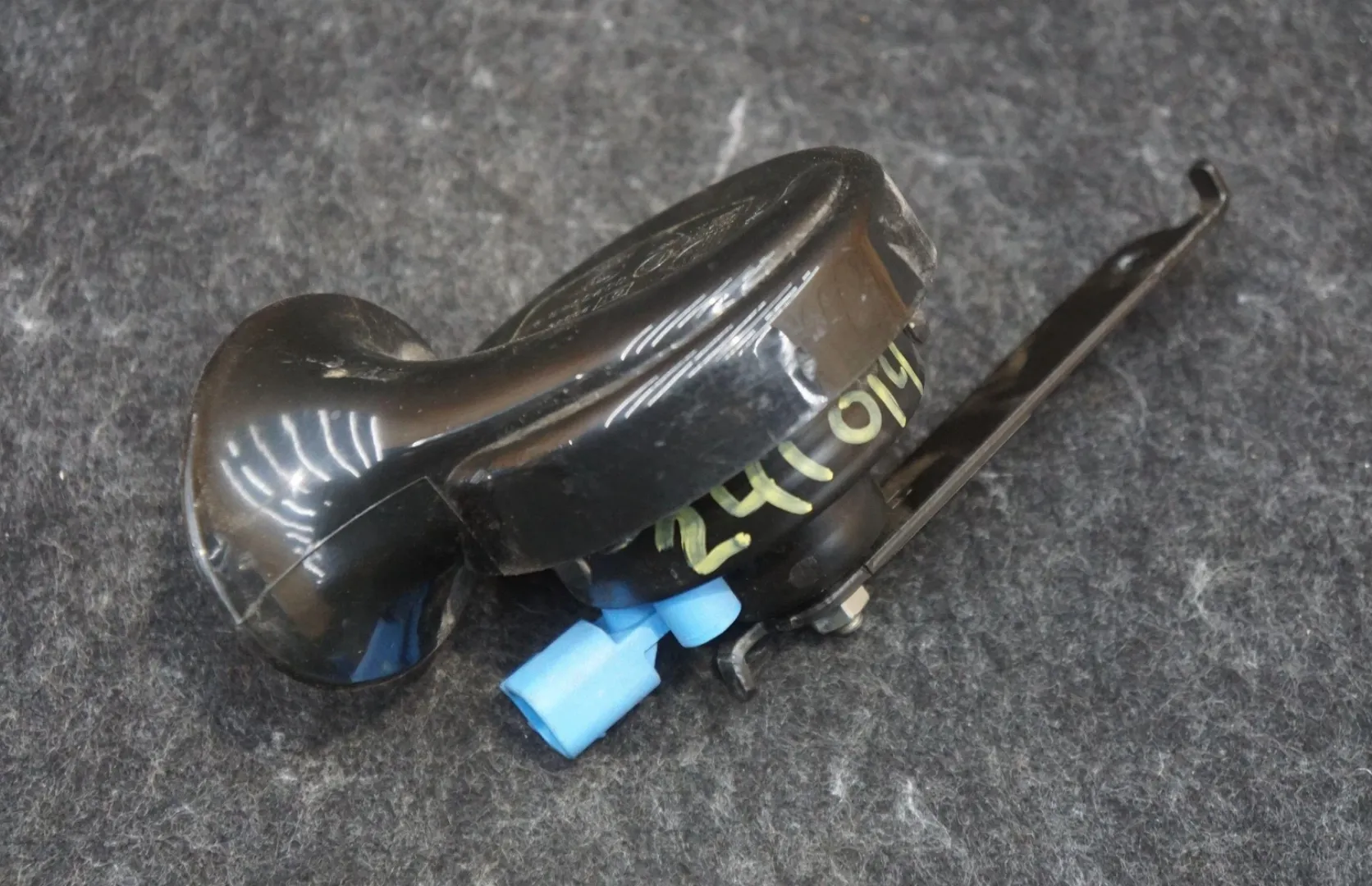1877430-00-B Сигнал низького тону ліва сторона у зборі HORN ASSEMBLY-LOW TONE-LEFT HAND