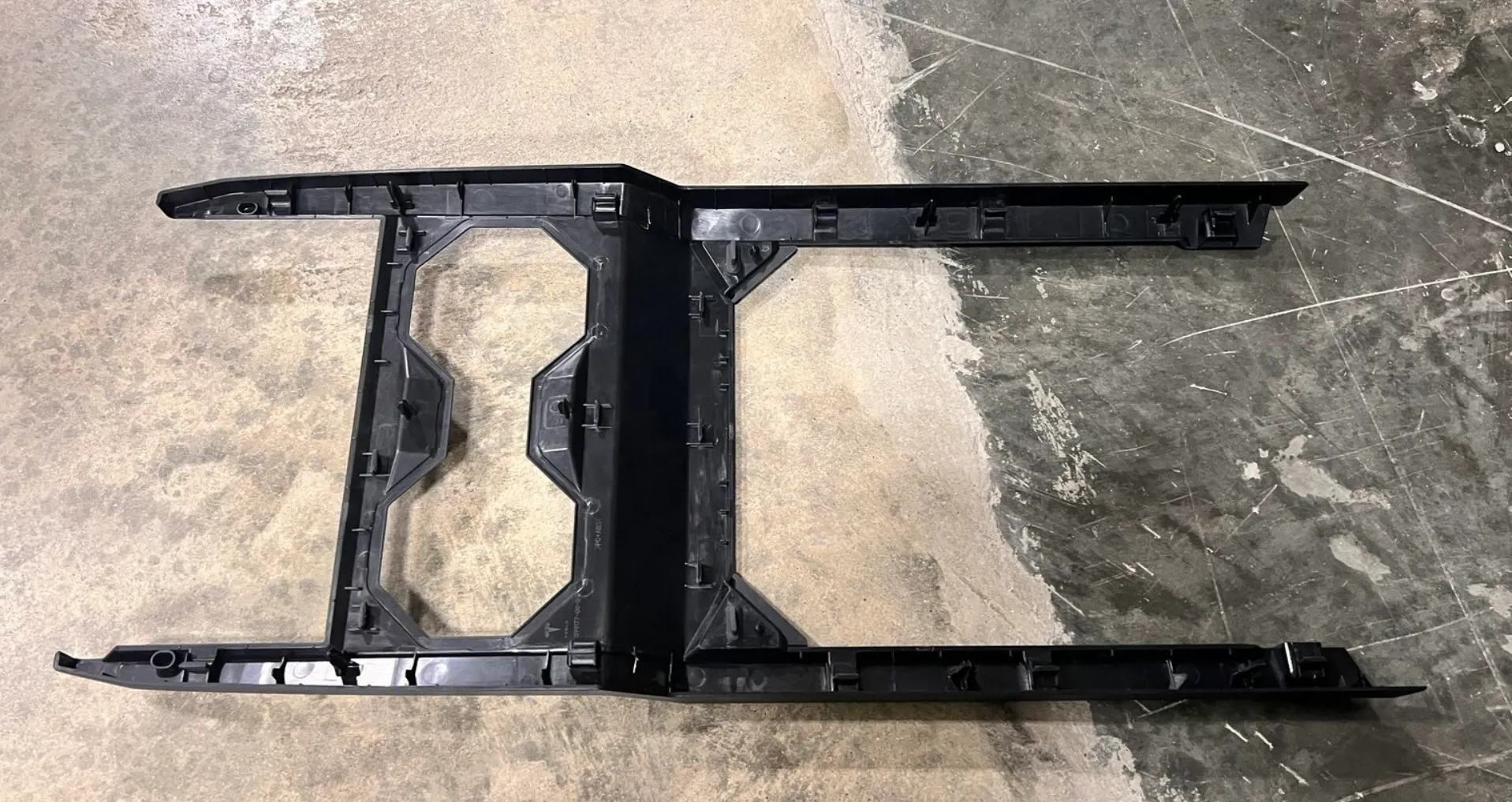 1899175-00-E Верхній декоративний вузол (збірка) TOP DECOR ASSEMBLY