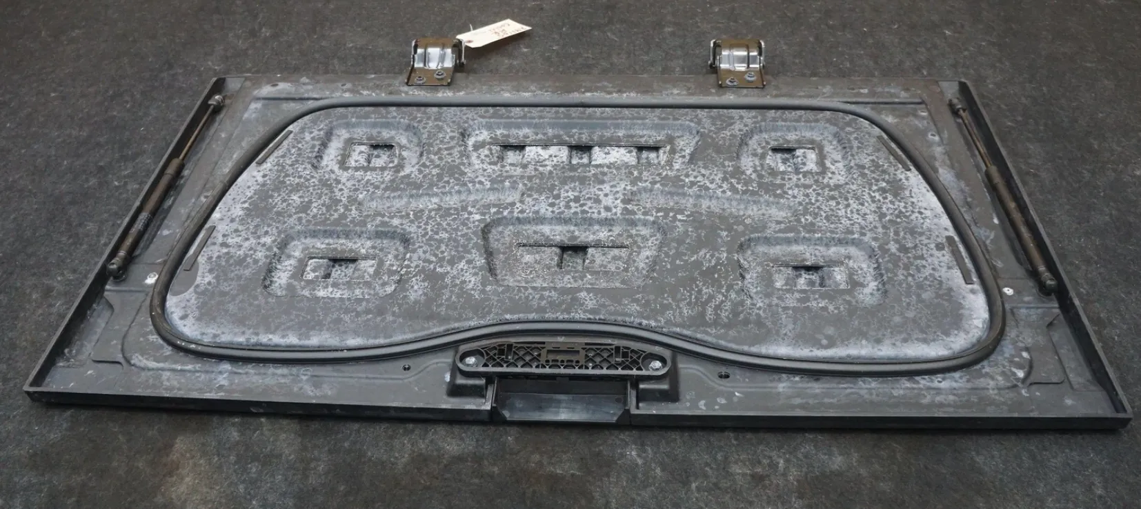 1872489-00-D Кришка відсіку сховища під кузовом (під вантажною платформою) UNDER BED COMPARTMENT TUB LID