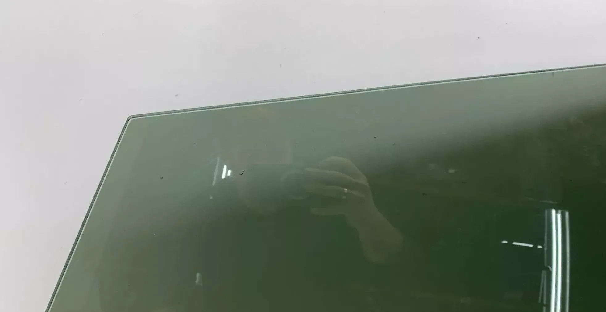 1805868-00-F Рухоме бокове скло передніх дверей ліве MOVING SIDE GLASS – FRONT – LEFT HAND