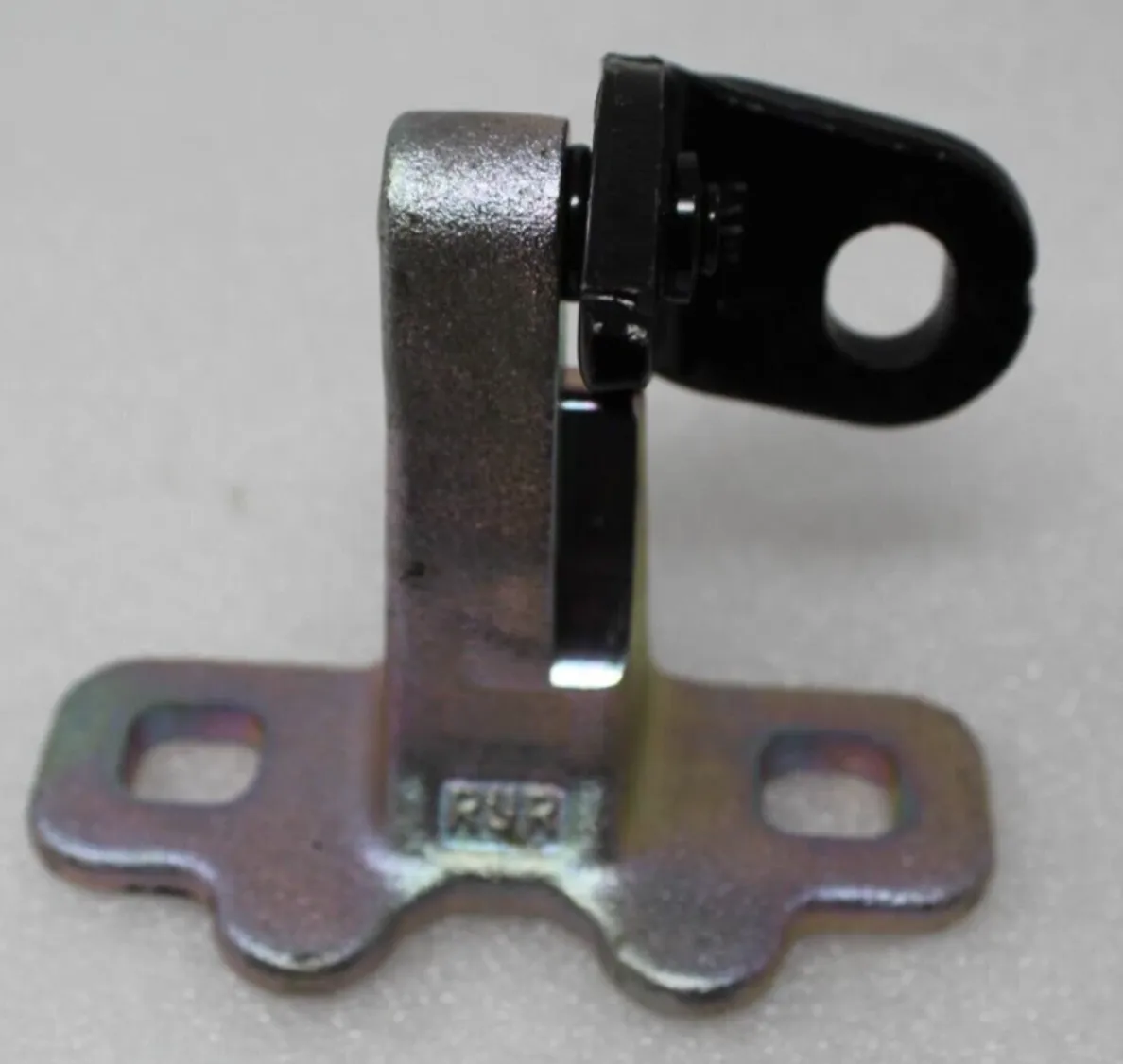 1801464-ST-A Верхня петля задніх дверей права DOOR HINGE – REAR – UPPER – RIGHT HAND