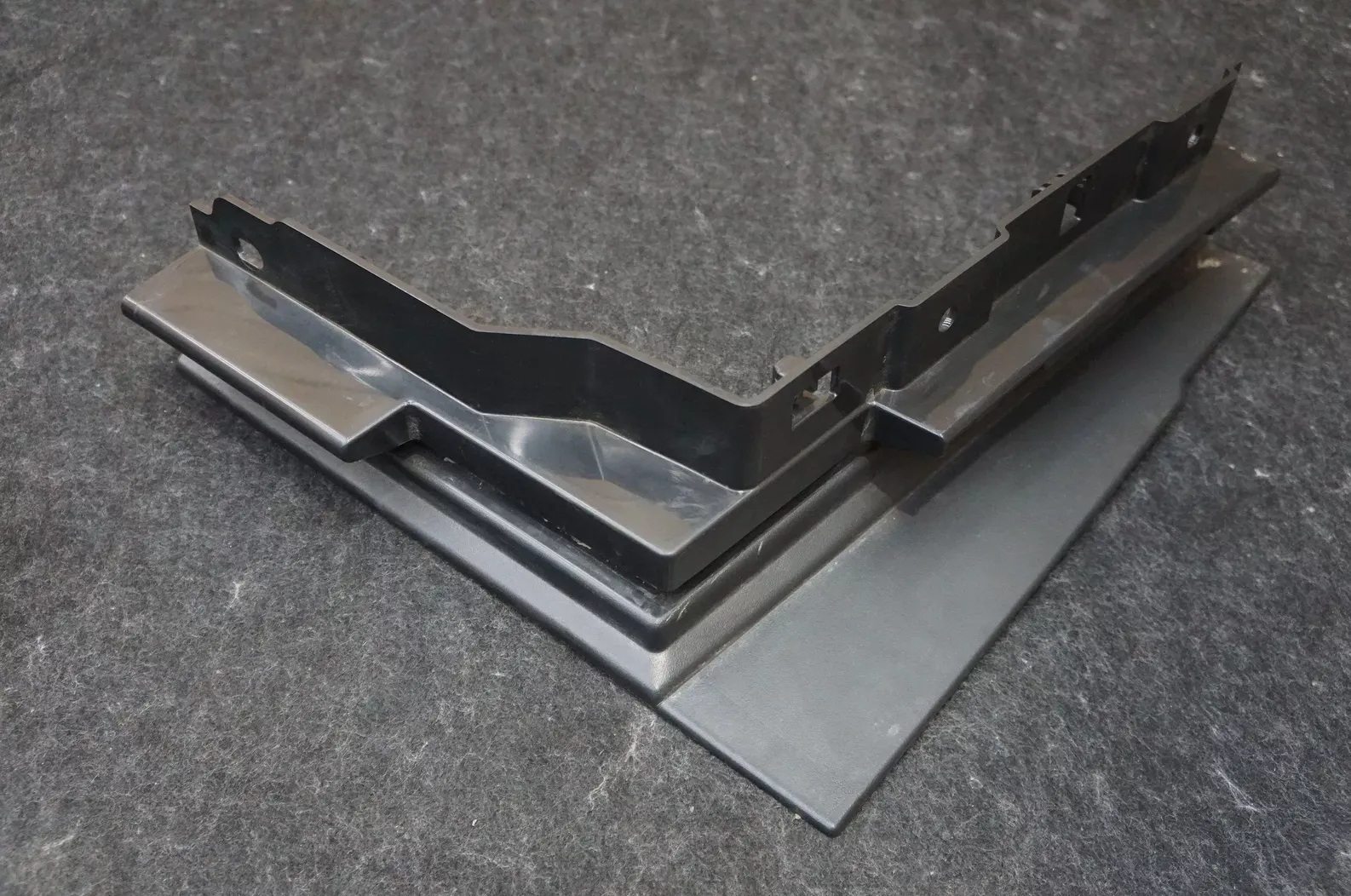 1800642-00-C Правий кронштейн бокової частини кузова BODY SIDE BRACKET – RIGHT HAND