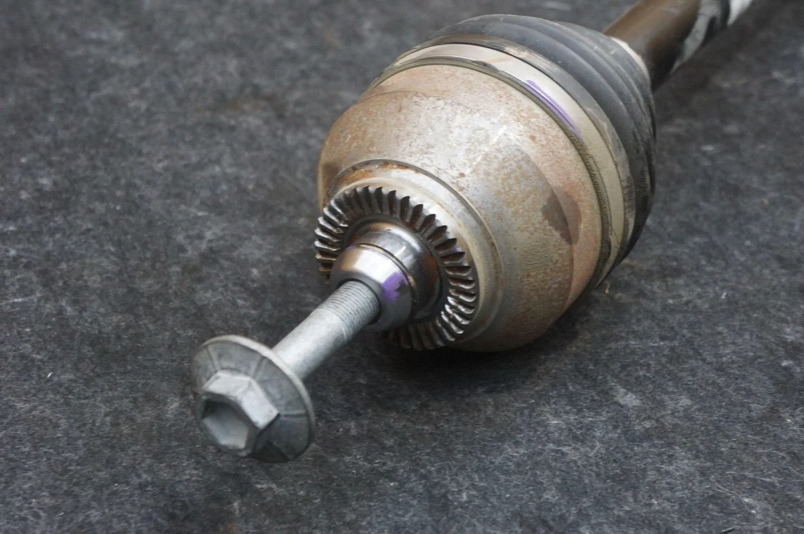 1250161-00-C Піввісь – 334 мм x 588 мм задня HALFSHAFT – 33.4MM X 588MM SHAFT – REAR