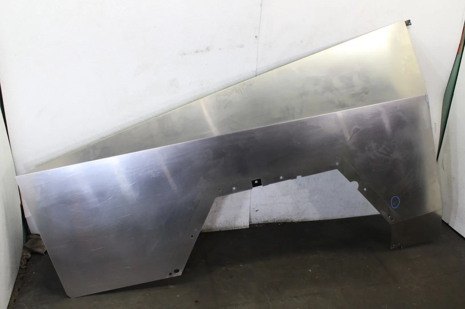 1928317-90-A Збірка правої зовнішньої панелі кузова вантажної частини ASSEMBLY – BED SIDE OUTER – RIGHT HAND