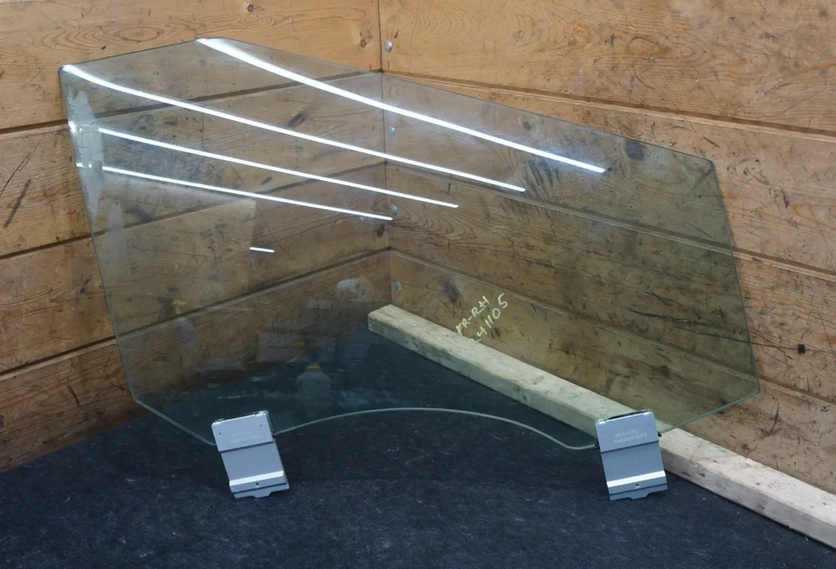 1805869-00-F Рухоме бокове скло передніх дверей праве MOVING SIDE GLASS – FRONT – RIGHT HAND