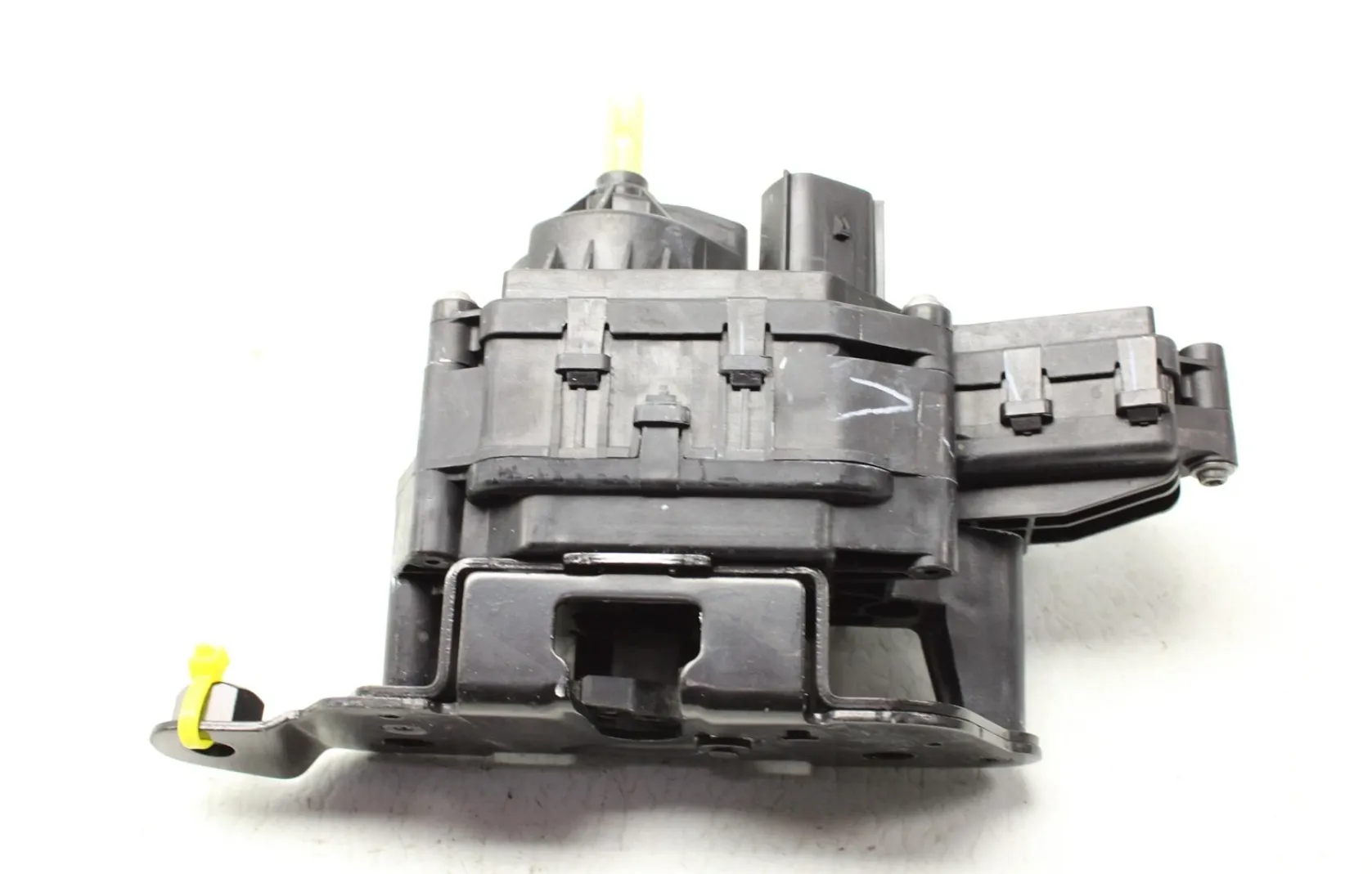 1857040-00-A Замок із довтягуванням заднього борту ліва сторона TAILGATE CINCHING LATCH – LEFT HAND