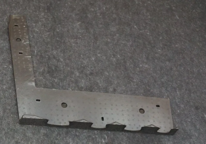 1684649-00-C Правий центральний кронштейн підніжки облицювання FASCIA STEP BRACKET CENTER – RIGHT HAND